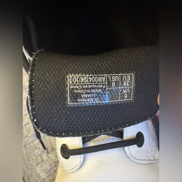 Dr. Martens White Smooth Leather Lace-Up Boots – Size 8 EU 39 EUC - Picture 6 of 7